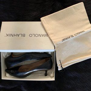 Manolo Bahnik Black Leather Kitten Heel Pumps